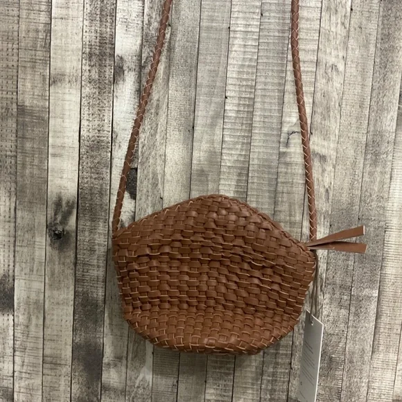 CLEOBELLA TAN WOVEN CROSSBODY NWT - Picture 2 of 8